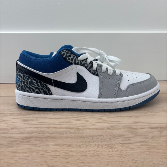Nike Air Jordan 1 Mid - Picture 1 of 5